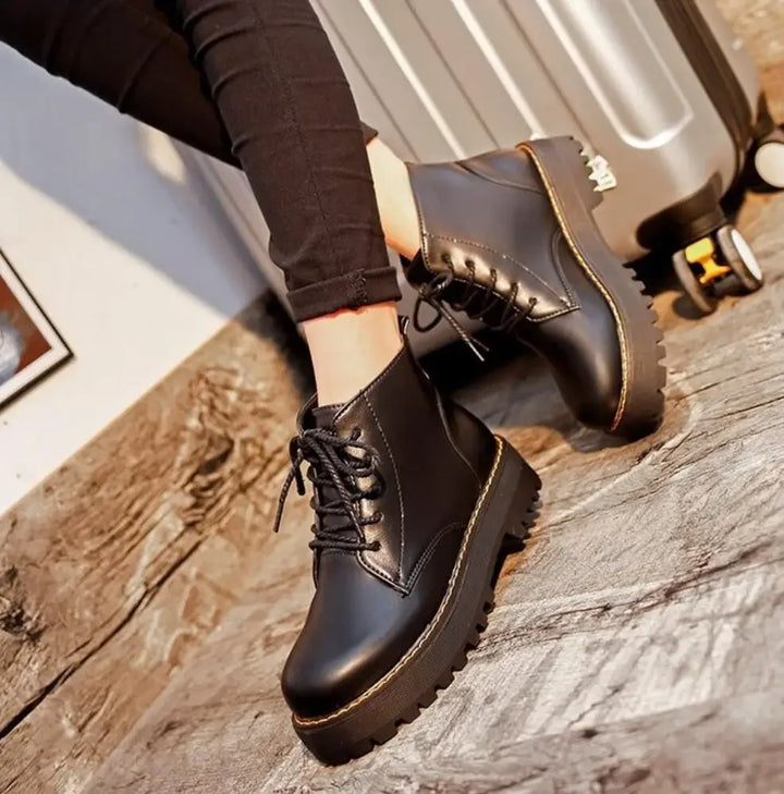 Women's Warm Insulated Platform Ankle Boots In Black — Cozy Winter Style