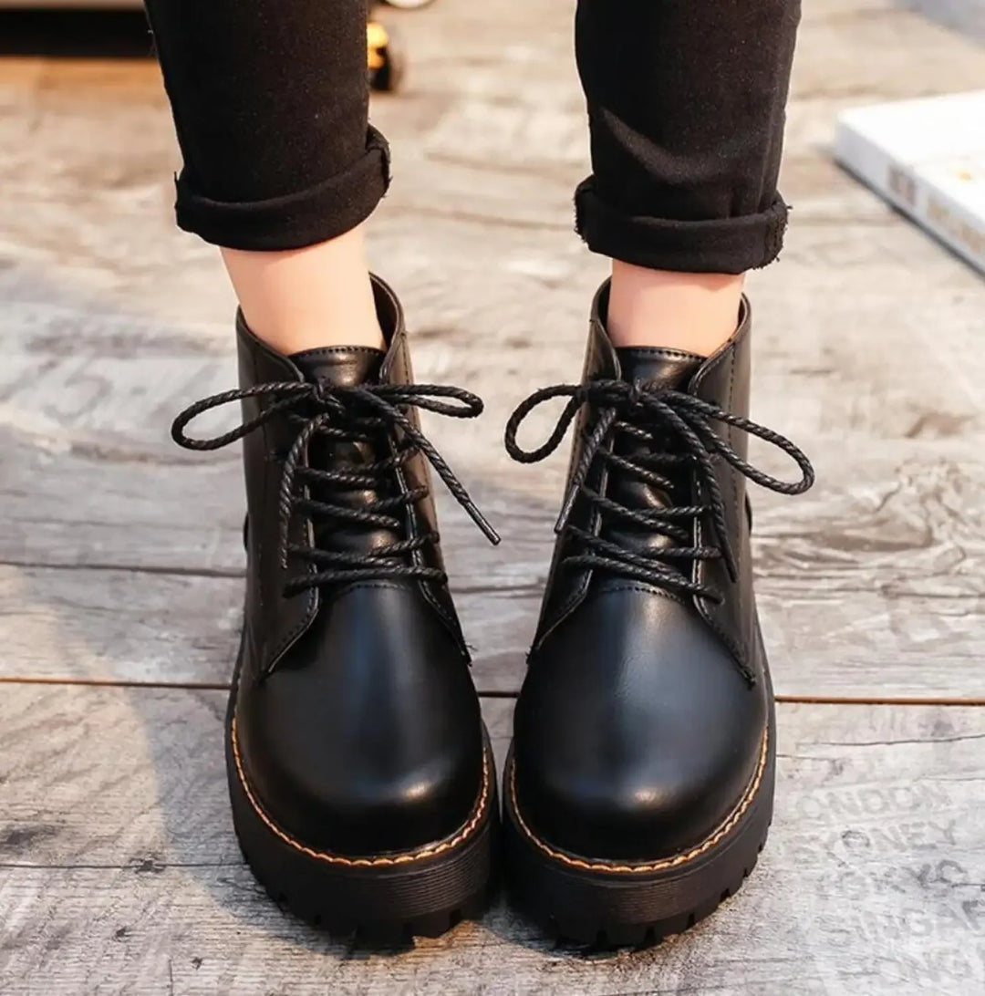 Women's Warm Insulated Platform Ankle Boots In Black — Cozy Winter Style