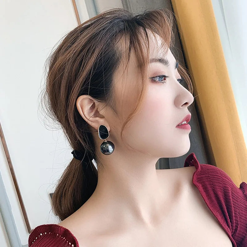 Women's Pearl Drop Earrings - black