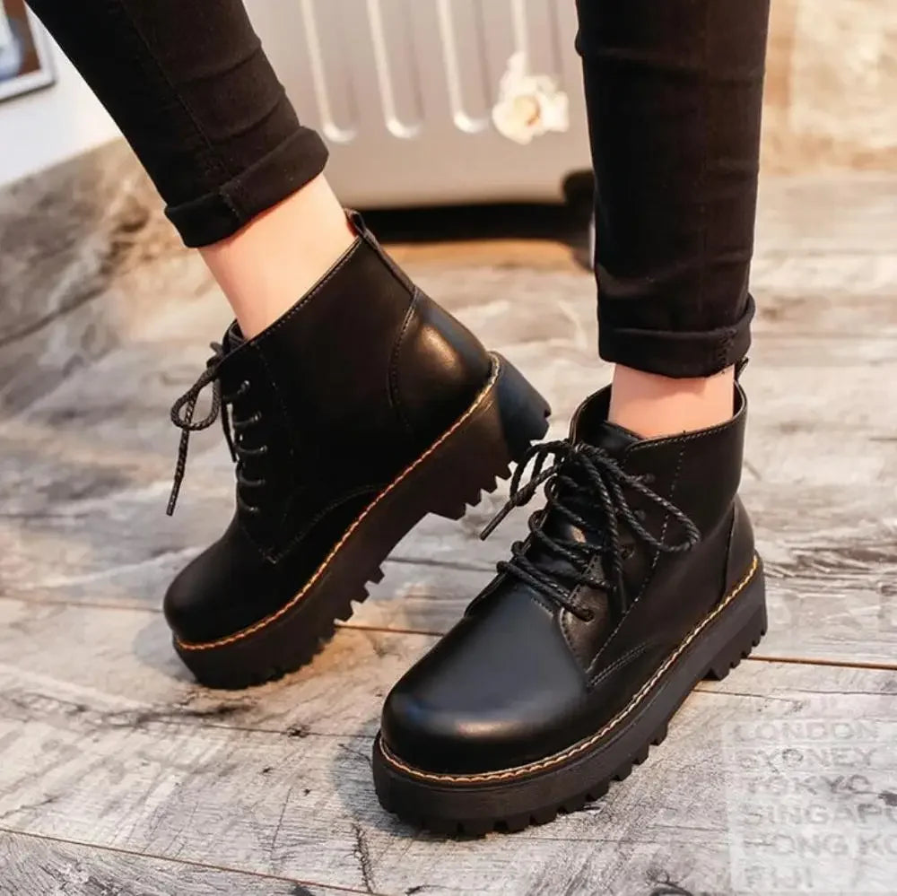 Women's Warm Insulated Platform Ankle Boots In Black — Cozy Winter Style