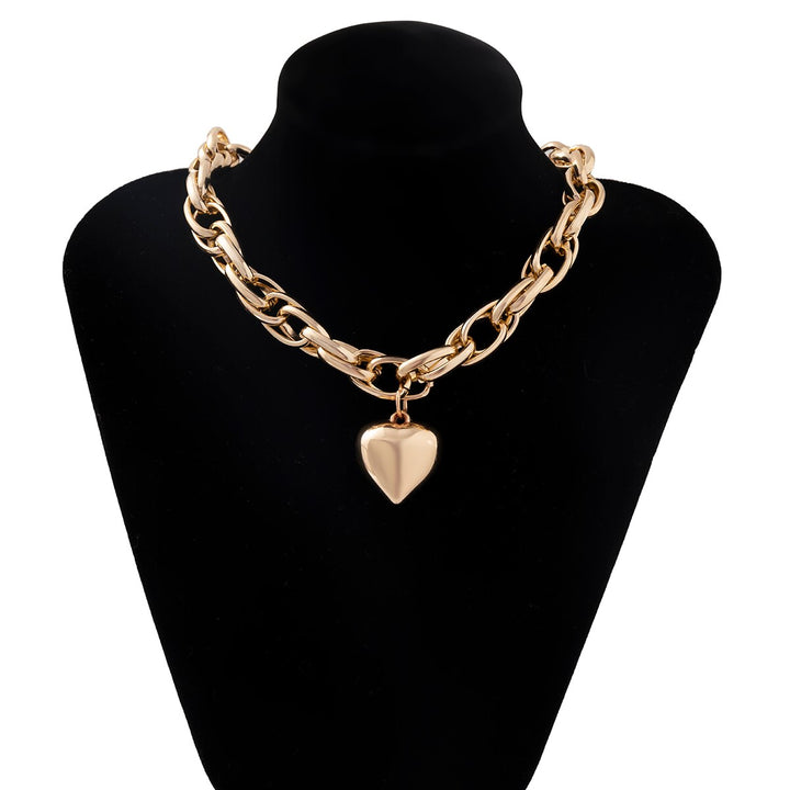 Thick chain necklace withlarge heart penant.