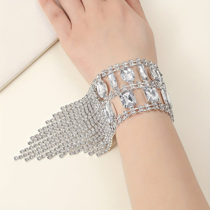 Gorgeous Long Fringed Rhinestone Hand Bracelet 