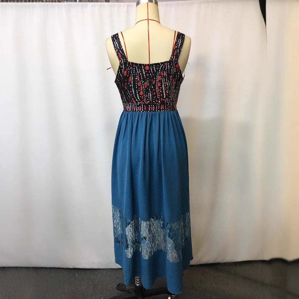 Pfauenblaues Midikleid mit V-Ausschnitt, Spitze am Saum und gemustertem Oberteil