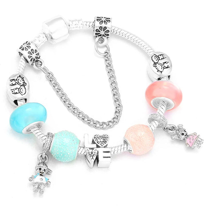 Silberfarbenes Schlangenketten-Armband mit blauen und rosafarbenen Kugelperlen, Herz-Charm
