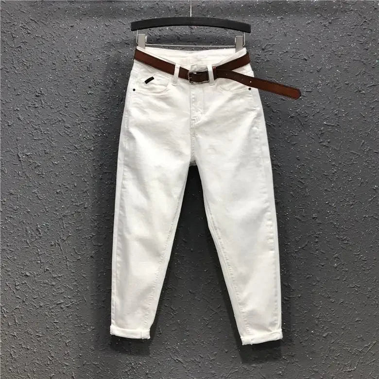 High-waist wide-leg jeans in white, with brown belt and stitched front panel