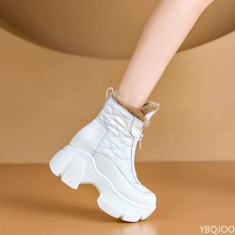 White winter boot with fur lining on a beige background, featuring the brand 'YBQJOO'.
