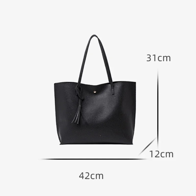 Black handbag with measurements on a white background