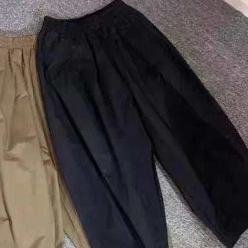 Pleated cabbage pants in dark, gathered waist and wide legs