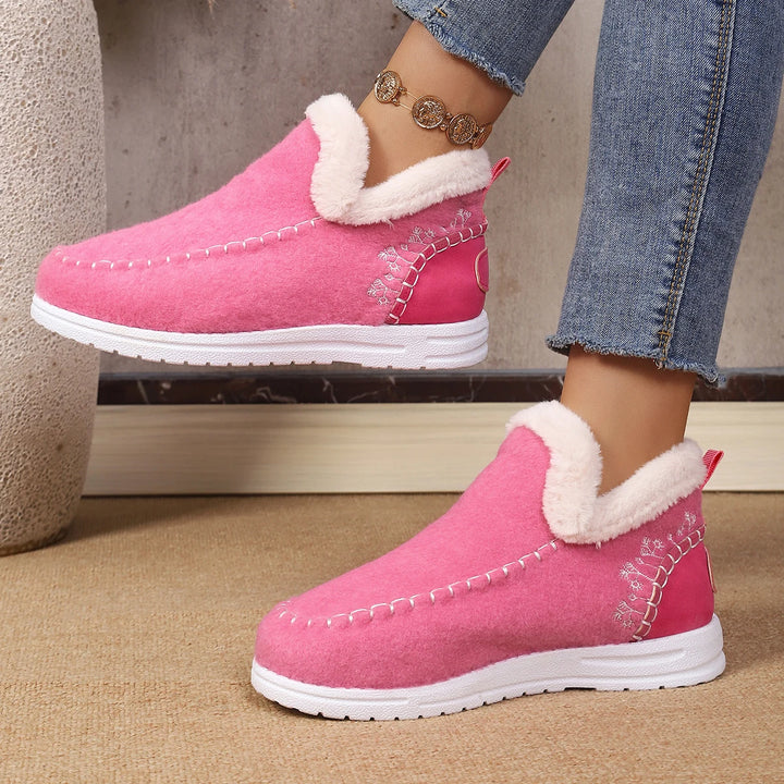Women’s slip-on ankle snow loafer in pink suede-felt, with white fuzzy collar