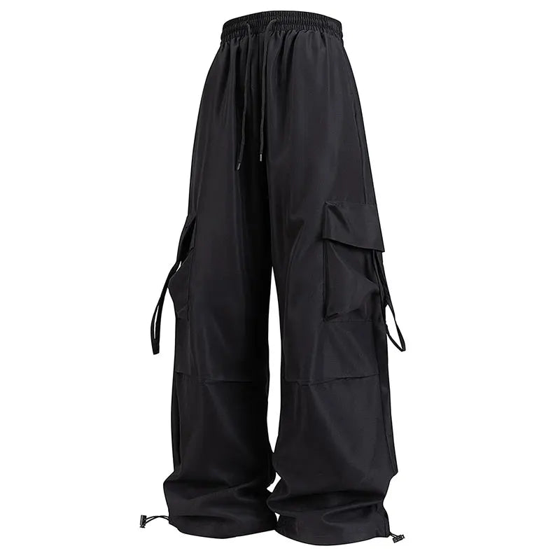 Schwarze Damen-Cargohose mit großen Taschen und verstellbarem Saum