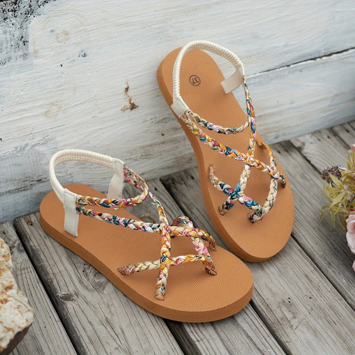 Damen-Sandalen, Paaransicht: weiße Riemenkanten, mehrfarbig geflochtene Verschlüsse