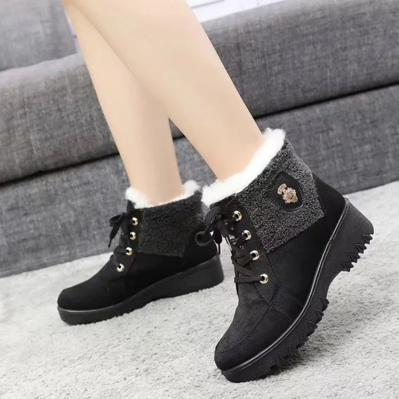 Women’s lace-up winter boots in black with faux-fur cuffs and chunky anti-slip sole