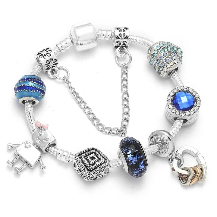 Silberfarbenes Charm-Armband mit blauem Kristallanhänger, Schmetterlingsherz-Charms und Perlen