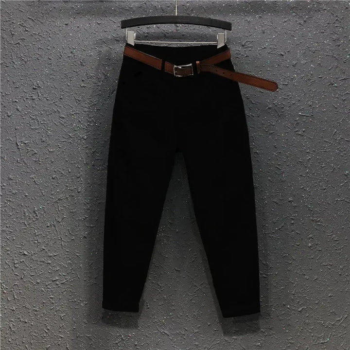 High-waist wide-leg jeans in black, with brown belt and front pocket seams