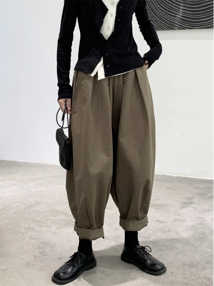 Loose-fit cabbage pants in olive-brown, wide leg with cuffed hem
