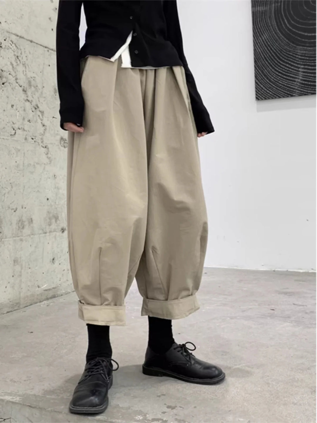 Loose-fit cabbage pants in beige, relaxed wide leg with cuffed hem