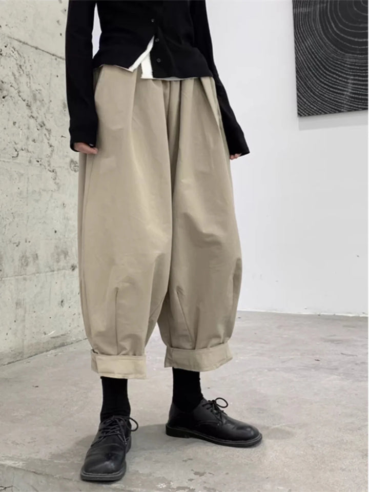 Loose-fit cabbage pants in beige, relaxed wide leg with cuffed hem