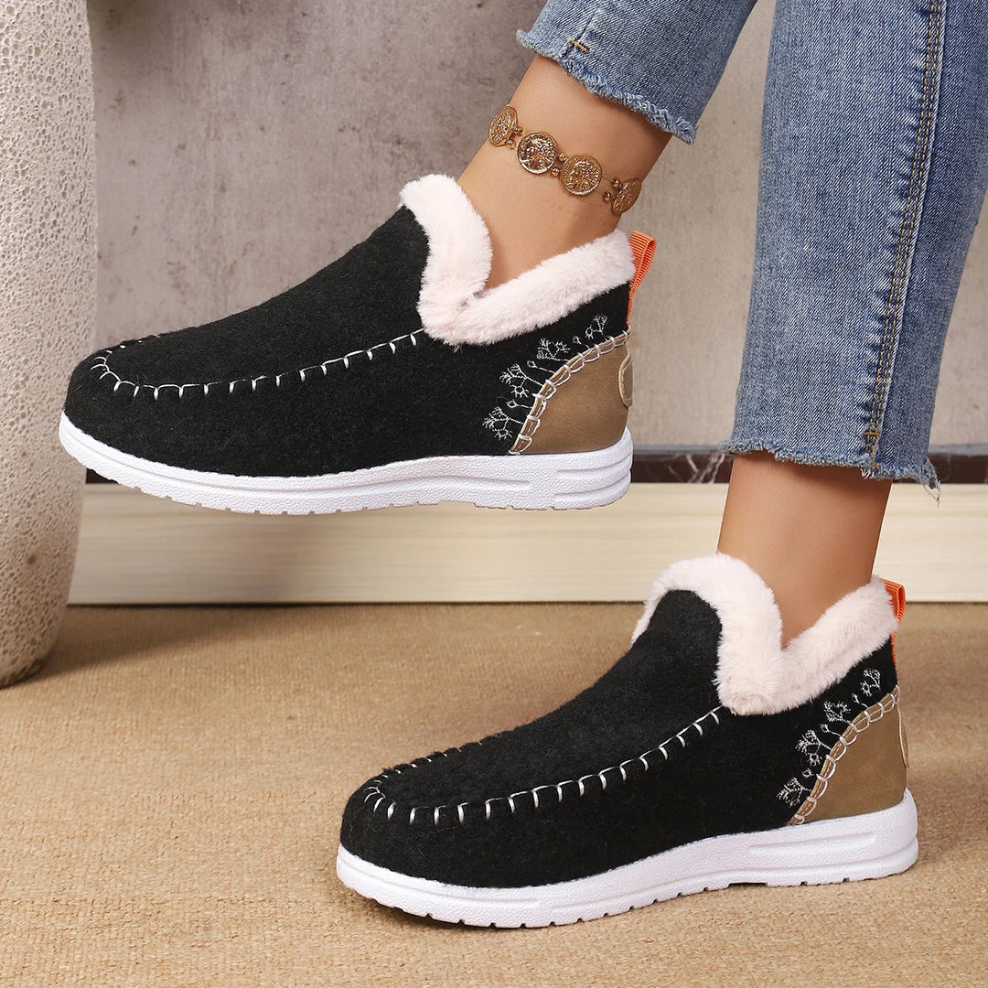 Women’s slip-on ankle snow loafer in black felt, with white fuzzy collar and trim