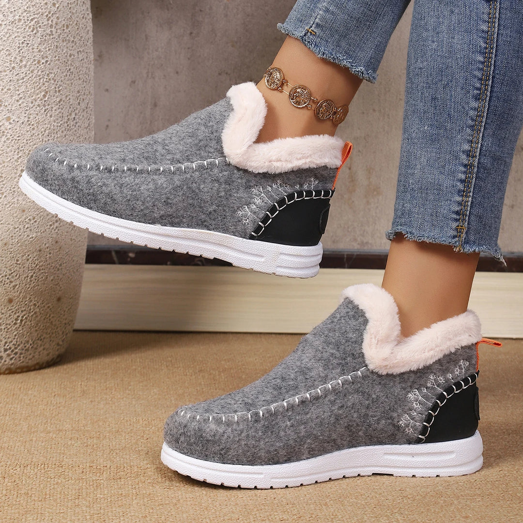 Women’s slip-on ankle snow loafer in gray felt, with fleece-lined fuzzy collar