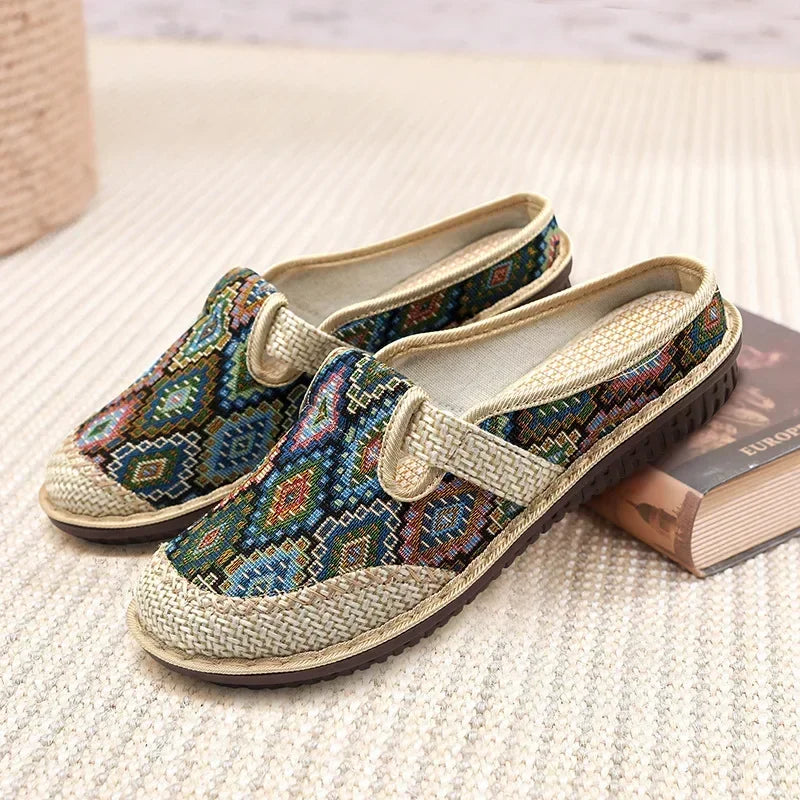 Hanf-Slip-On Sandalen mit buntem Stickmuster, elastischem Einstieg und flacher Sohle