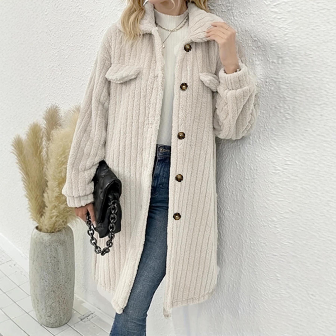 Women’s Plus Size White Textured Coat With Button Front And Flap Chest Pockets, Styled With Jeans And A Black Handbag