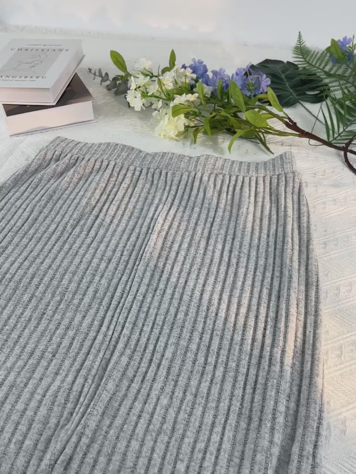 Women's Ribbed Knit Pencil Skirt For Curves With Back Slit